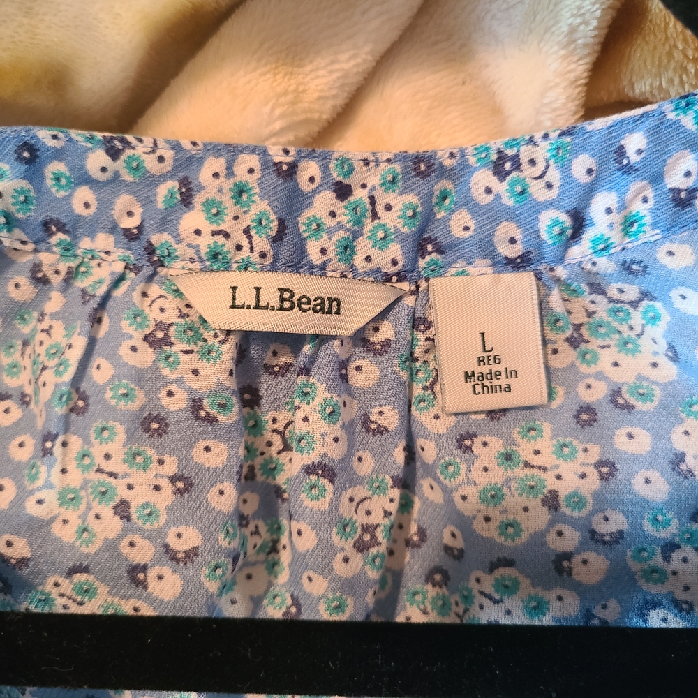 L.L. Bean Blue and White Relaxed Buttoned Blouse - Picture 2 of 3